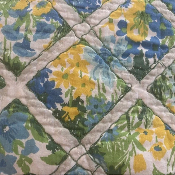 Vintage 1970’s Nettle Creek Lattice King Quilt - Picture 2 of 4